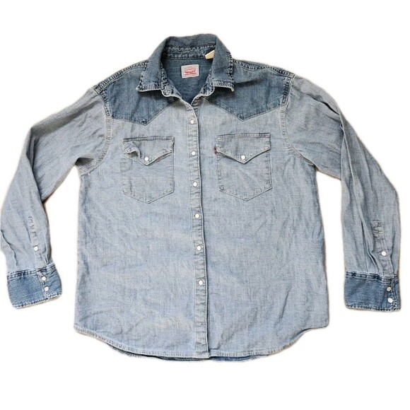 Levi's Tops - Levi’s Western Pearl Snap Denim Shirt Light Wash Button Down Women’s Small EUC